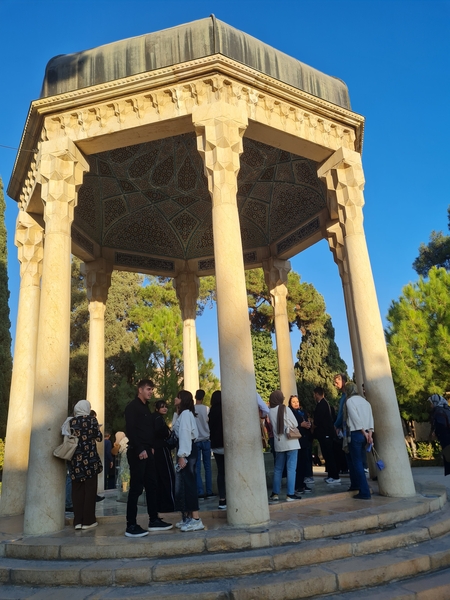 رزرو راهنمای گردشگری حافظیه