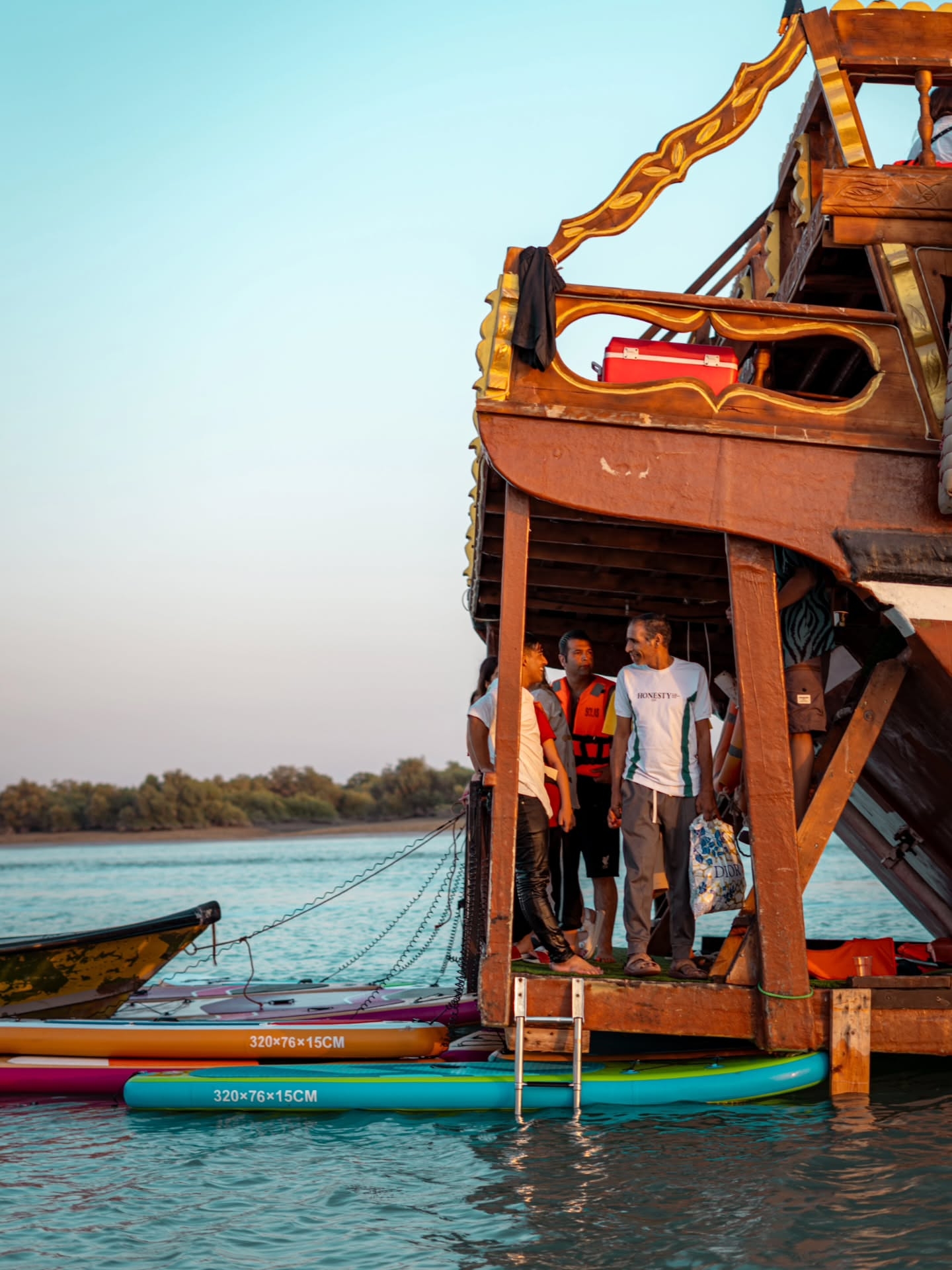 لنج تفریحی دینگو قشم