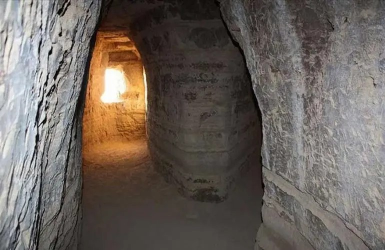 غار خربس قشم