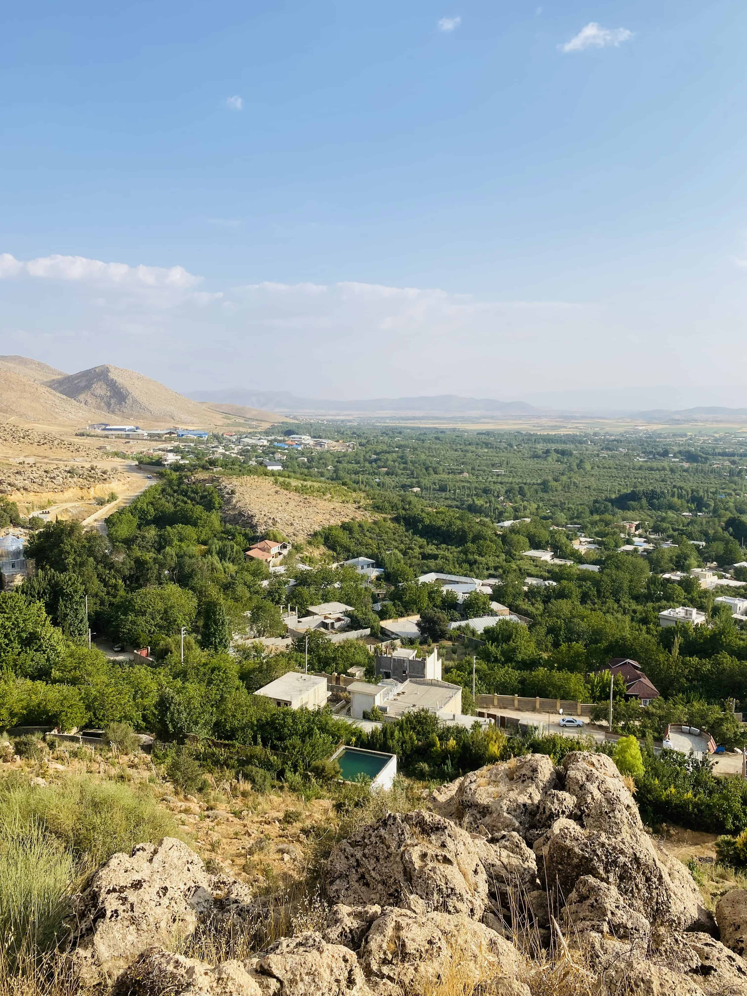 تور یک روزه طبیعت گردی در باغ تخت طاووس سربست
