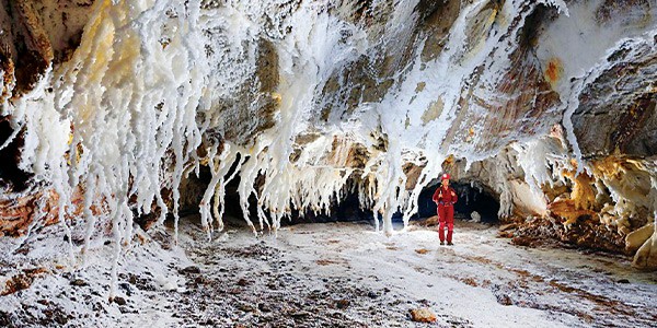 غار نمکدان قشم