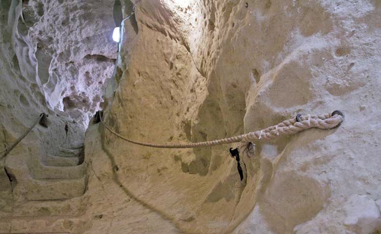 غار خربس قشم