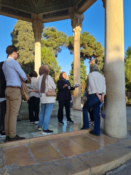 رزرو راهنمای گردشگری حافظیه