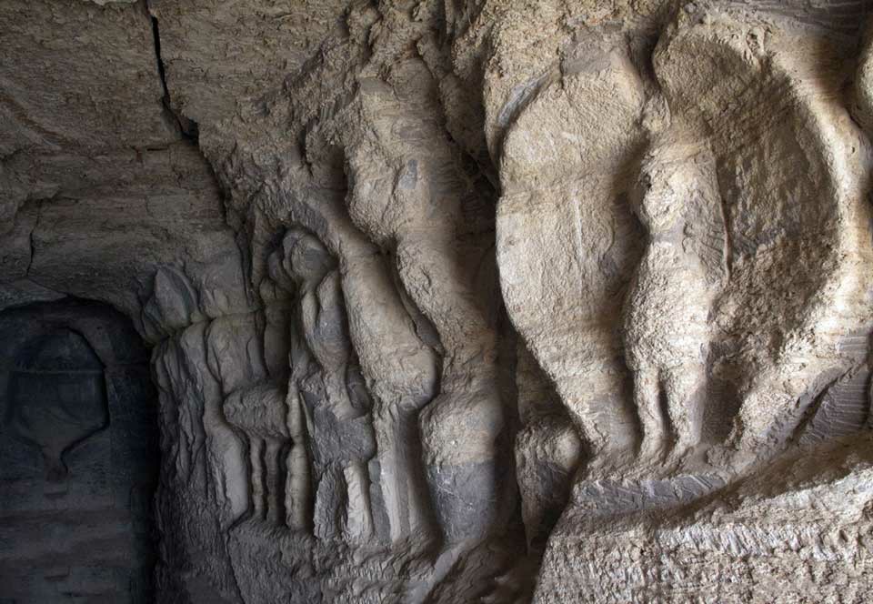 غار خربس قشم