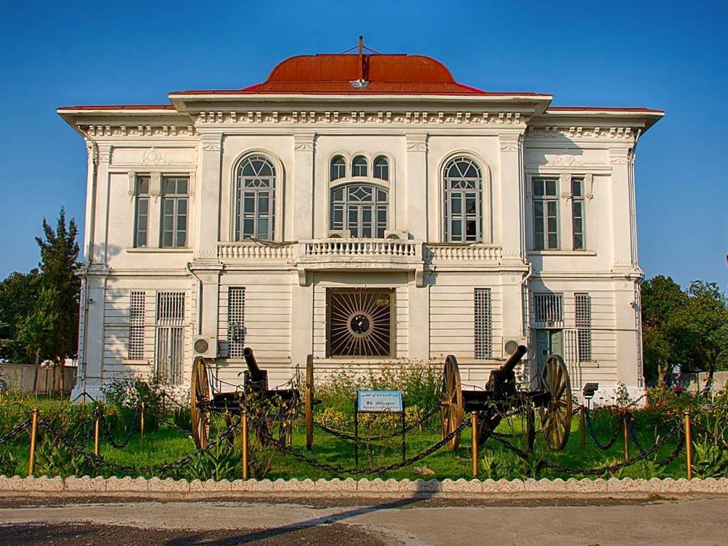 کاخ میان پشته - موزه بندر انزلی