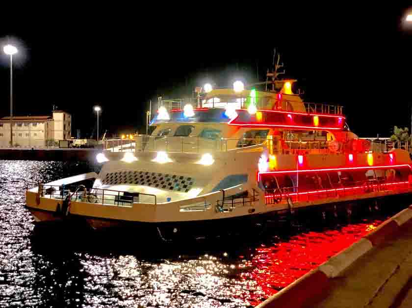 کشتی تفریحی آلباتروس بوشهر