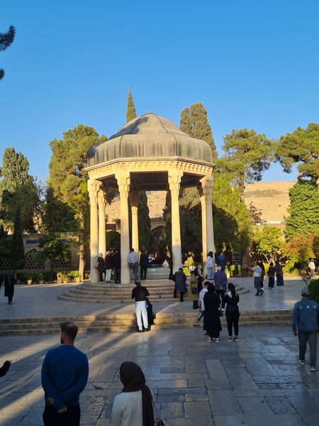 رزرو راهنمای گردشگری حافظیه