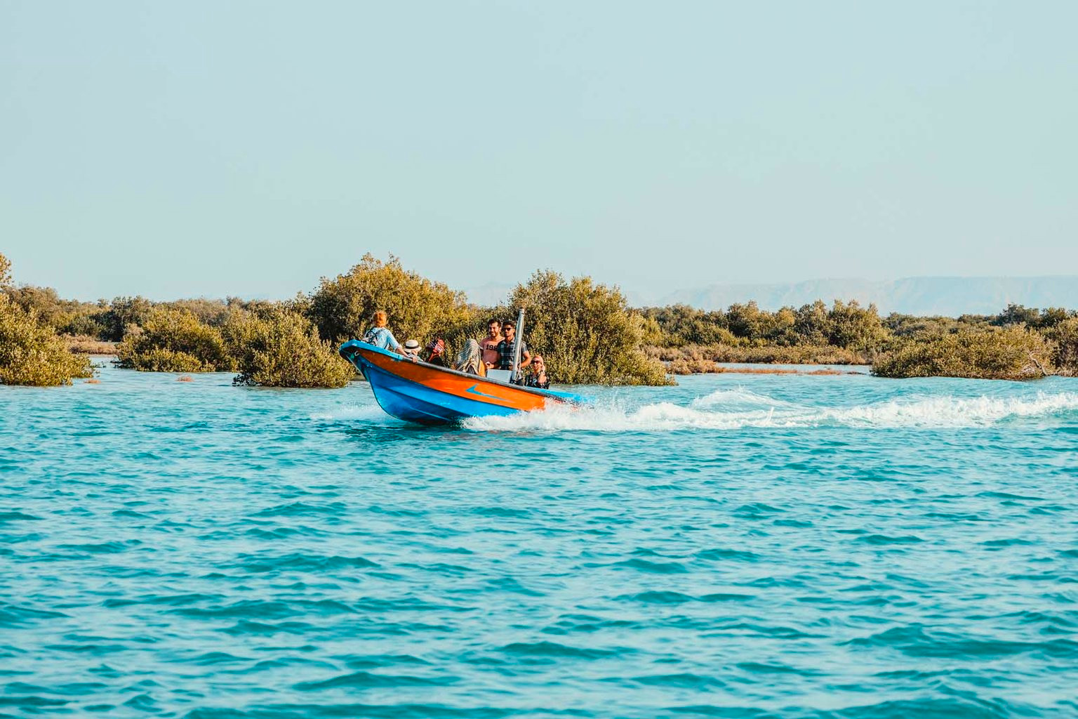 لنج تفریحی دینگو قشم