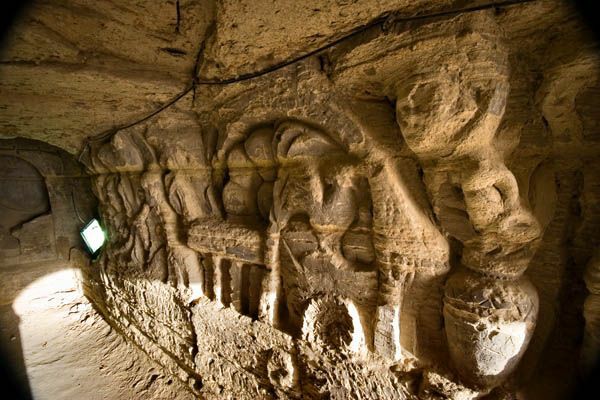 غار خربس قشم