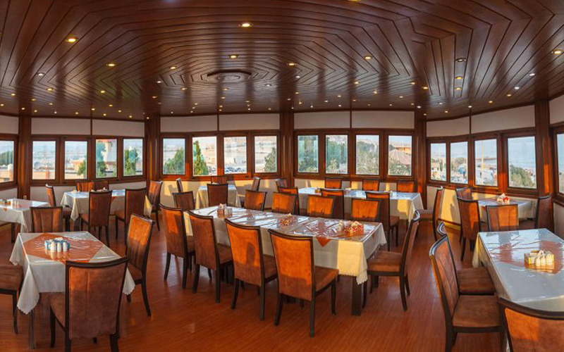 رستوران ساحل طلایی قشم