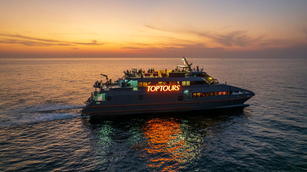 کشتی تفریحی تاپ تورز بوشهر