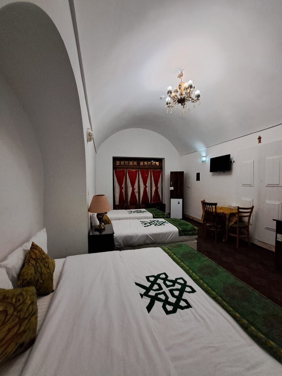 اتاق چهار تخته هتل پارسیک یزد