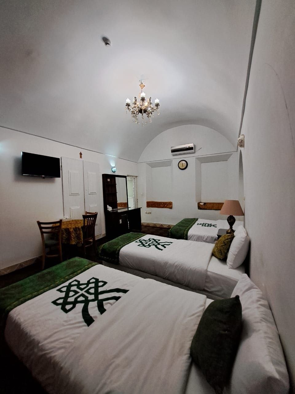 اتاق چهار تخته هتل پارسیک یزد