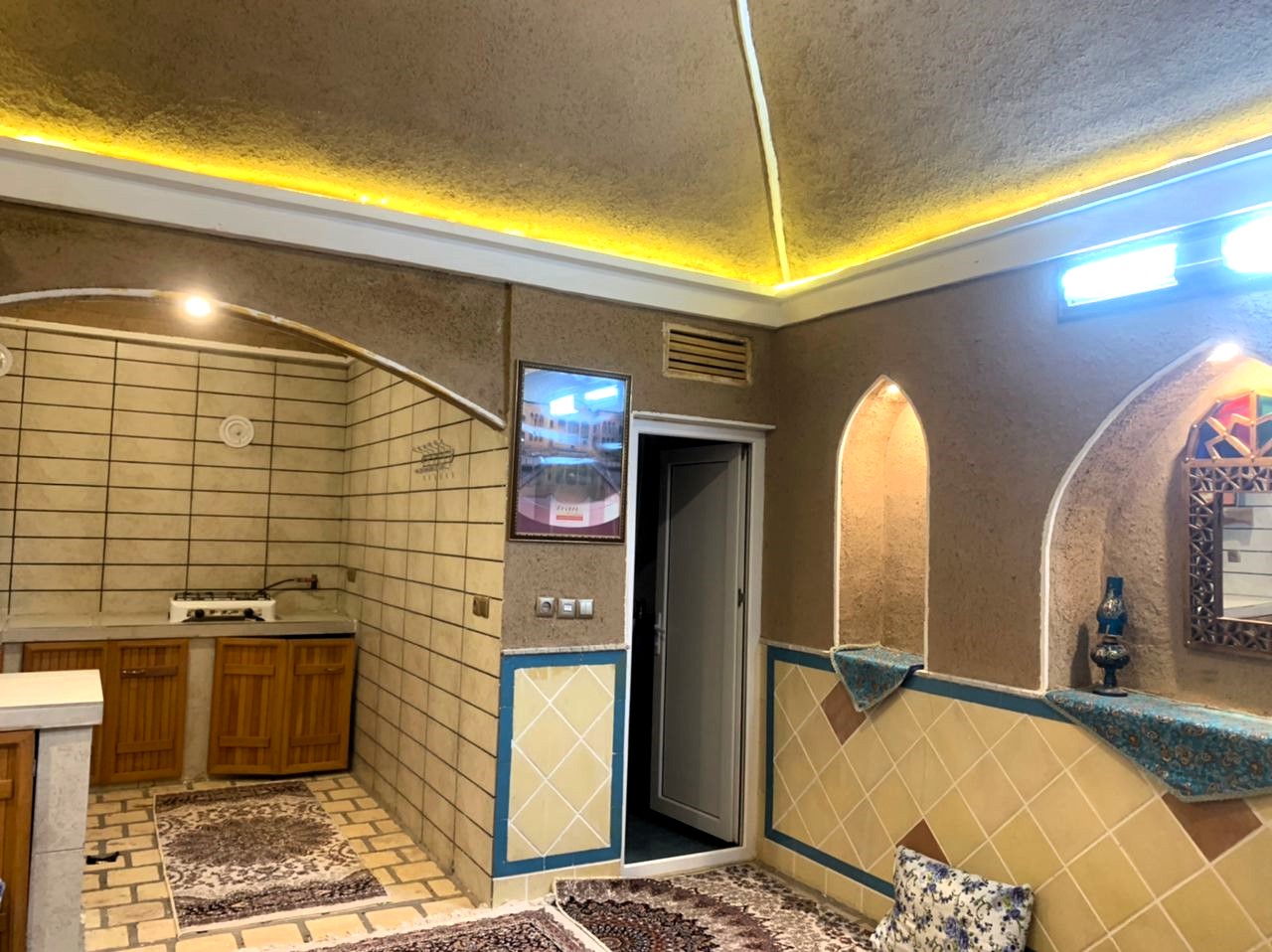 رزرو اقامتگاه سنتی عمارت کهن کاشان
