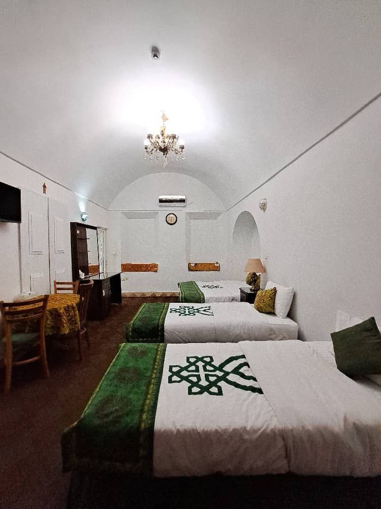 اتاق چهار تخته هتل پارسیک یزد