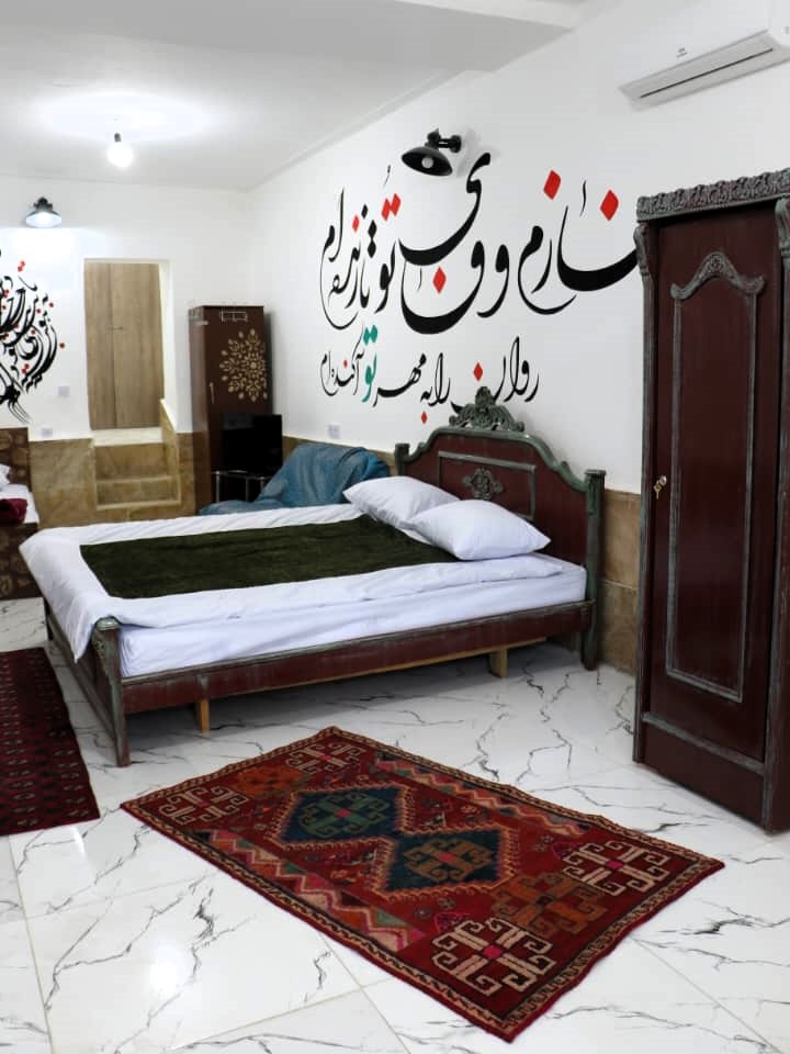 رزرو بوم گردی شاهنامه در خفر - اتاق vip