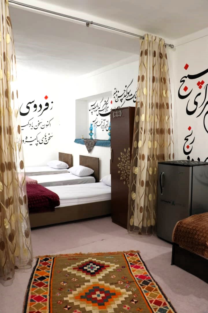 رزرو بوم گردی شاهنامه در خفر - اتاق ۵ تخته