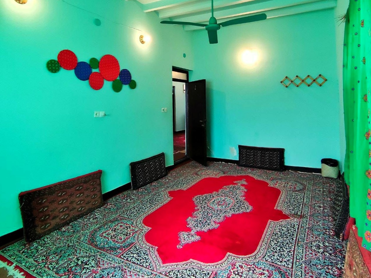 بوم گردی بوم هرمزی با صبحانه