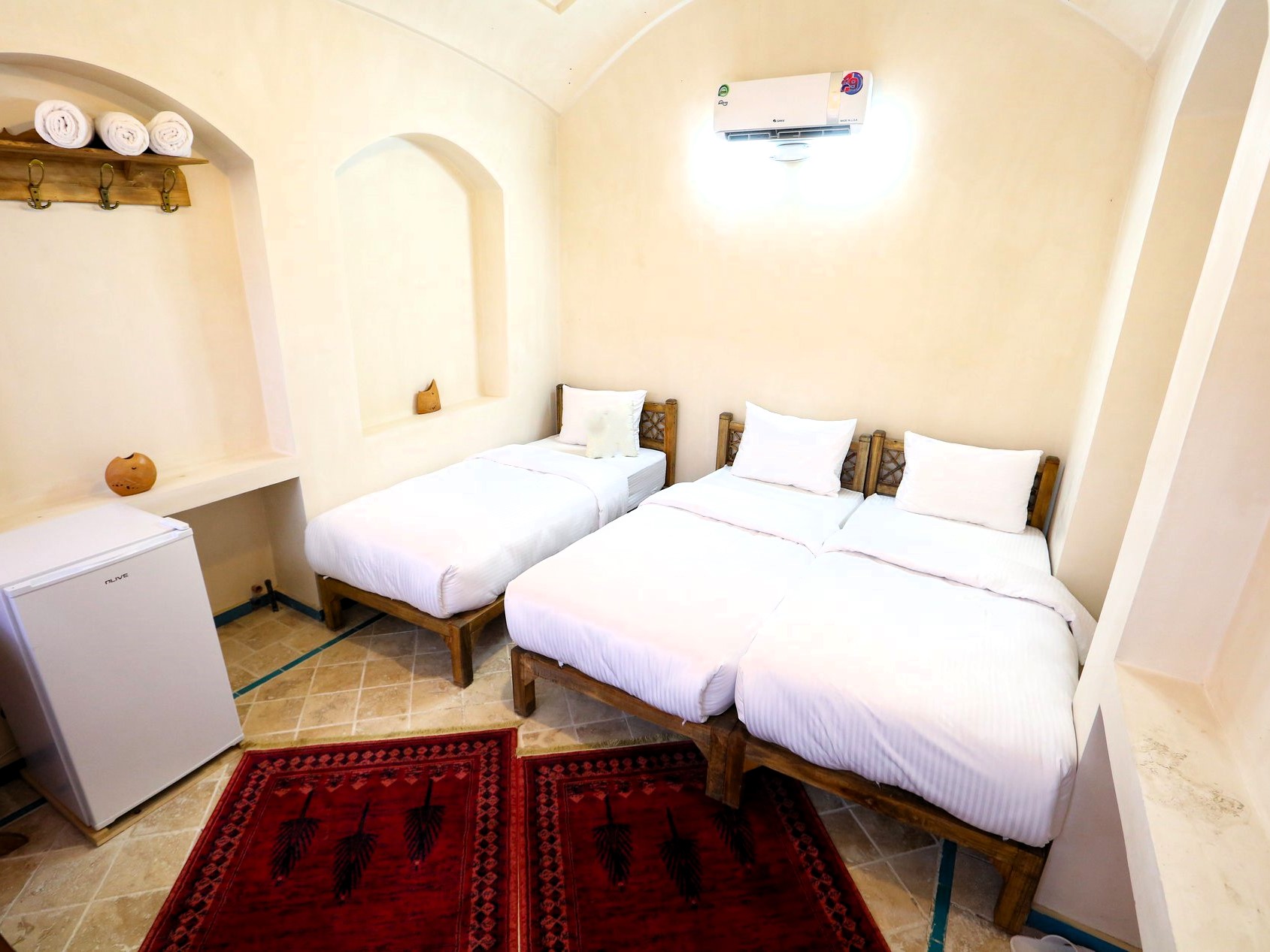 رزرو اقامتگاه سنتی تقی خان - اتاق دوست