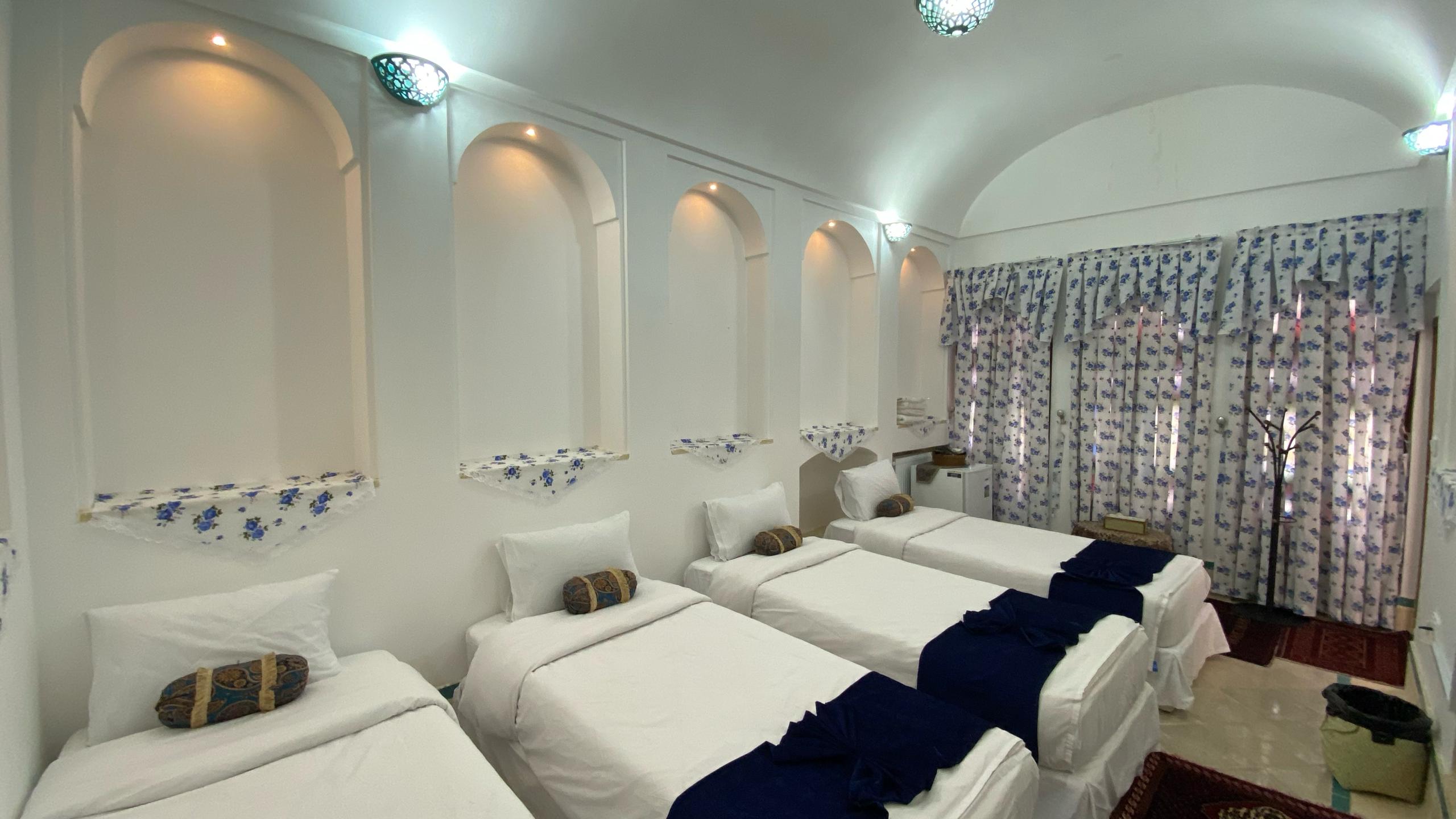 اتاق چهار تخته عمارت کیوان